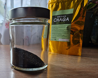 Preferred storage method for freeze-dried Chaga extract: powder kept in a sealed glass jar.